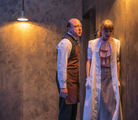 Frank Arnaudon et Fanny Künzler interprètent un Figaro et une Suzanne déchirés. Individuellement brillant, leur jeu se fait encore plus puissant à deux. DIMITRI KÄNEL